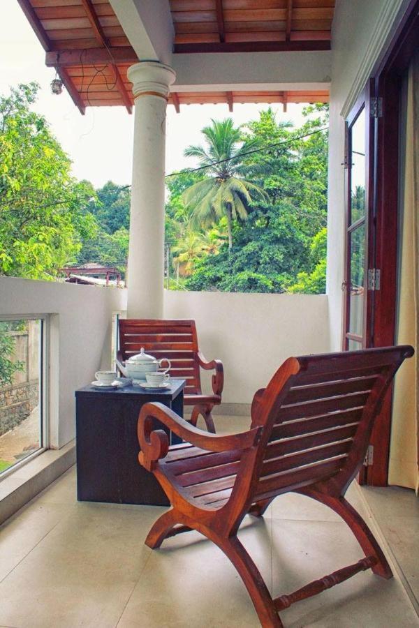 Volunteer Ceylon Apartamento Ratnapura Exterior foto