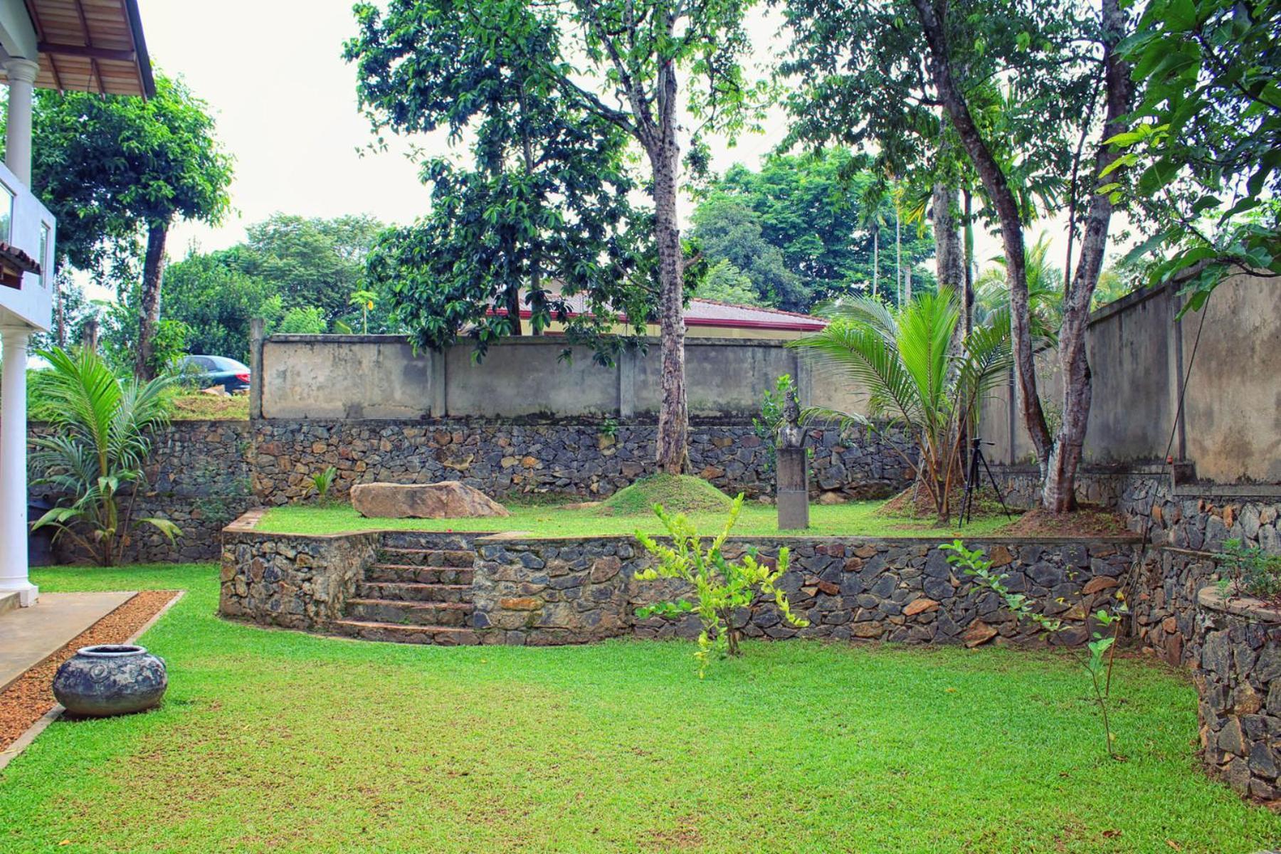 Volunteer Ceylon Apartamento Ratnapura Exterior foto