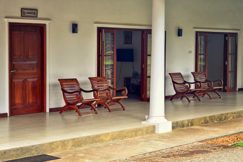 Volunteer Ceylon Apartamento Ratnapura Exterior foto
