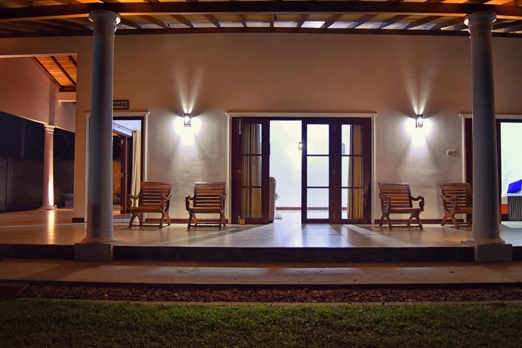 Volunteer Ceylon Apartamento Ratnapura Exterior foto