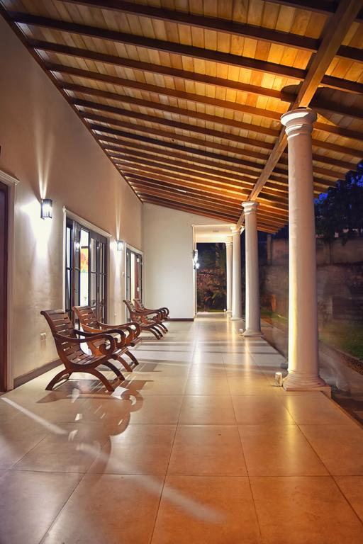 Volunteer Ceylon Apartamento Ratnapura Exterior foto