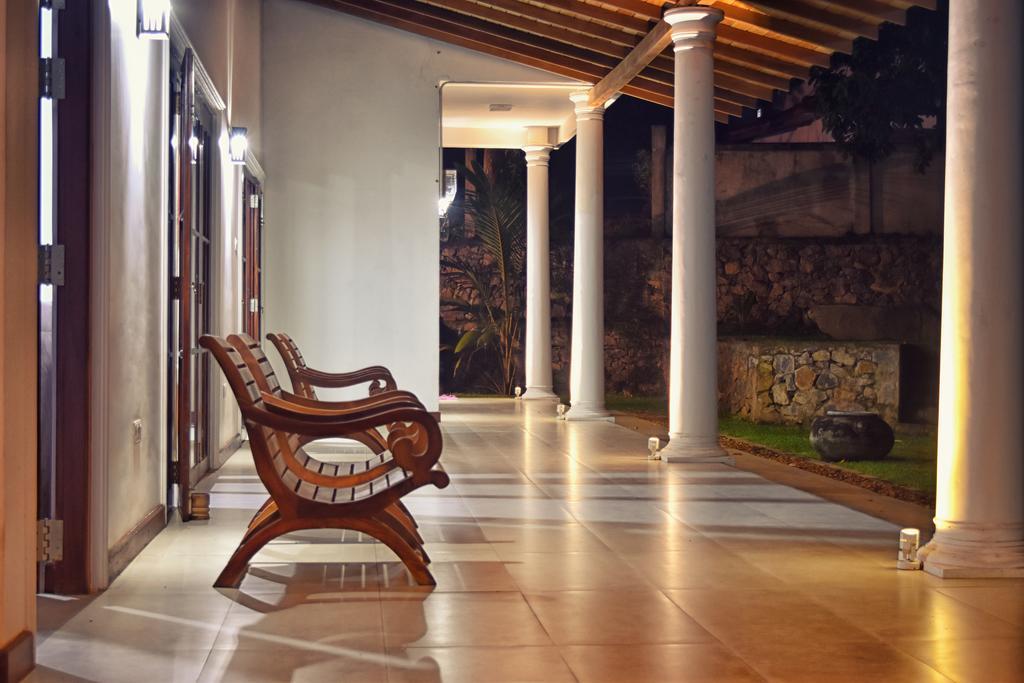 Volunteer Ceylon Apartamento Ratnapura Exterior foto